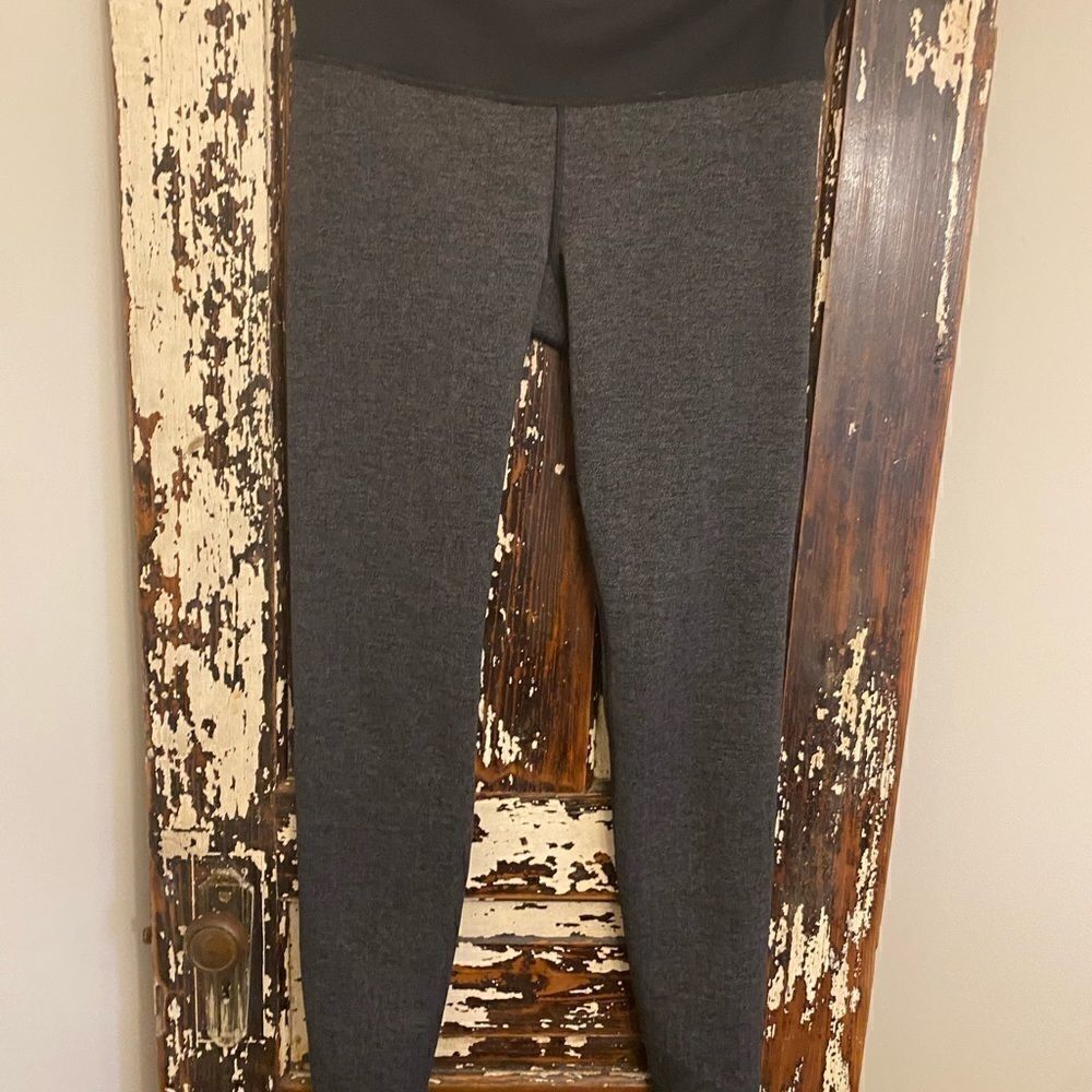 EUC tweed Under Armour leggings.